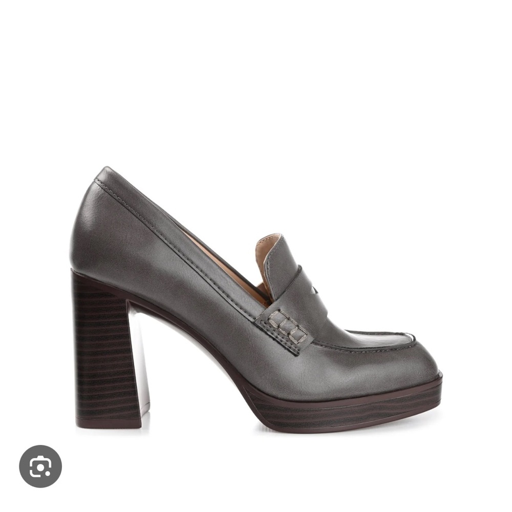New Journee Collection Women’s Ezzey Block Heel Loafers Y2K Platform